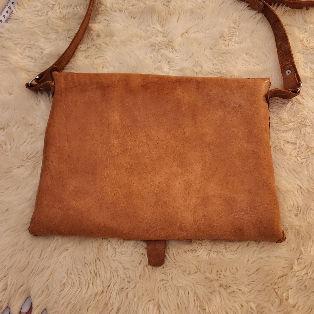 Handmade Leather Crossbody Shoulder Bag - Picture 8 of 14